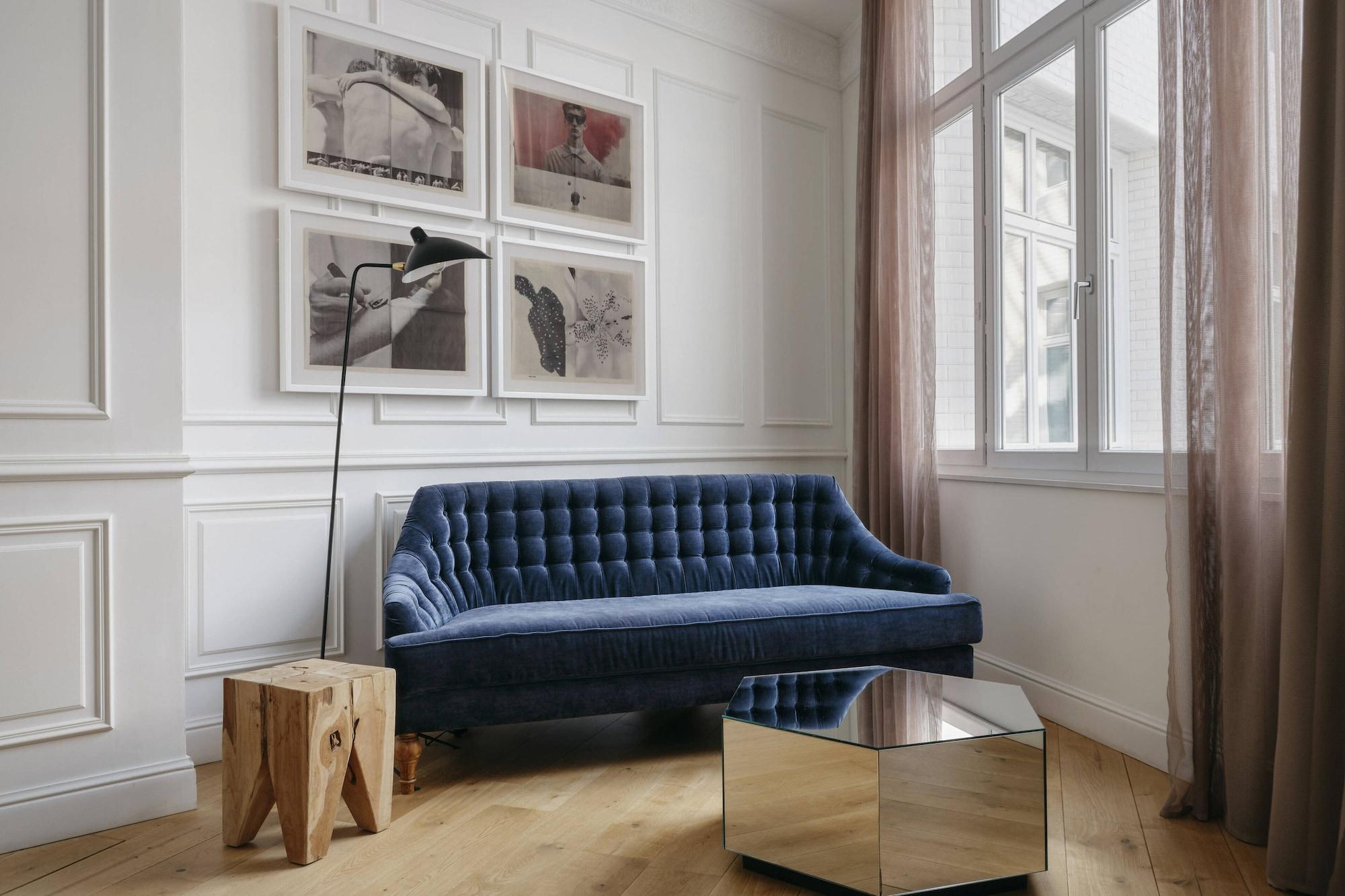 Banke Opera, Autograph Collection Paris